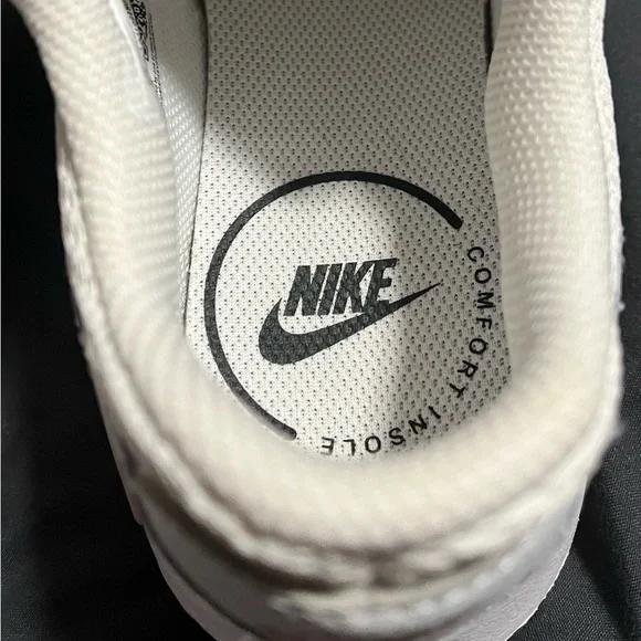 Nike Women's Air Max Excee Sneakers Size 7- White and Pink - Picture 6 of 6